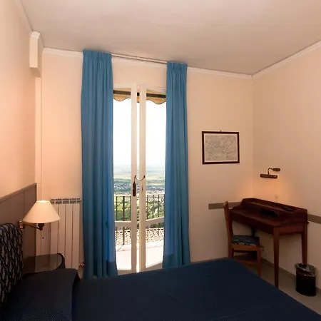 Отель San Luca Кортона